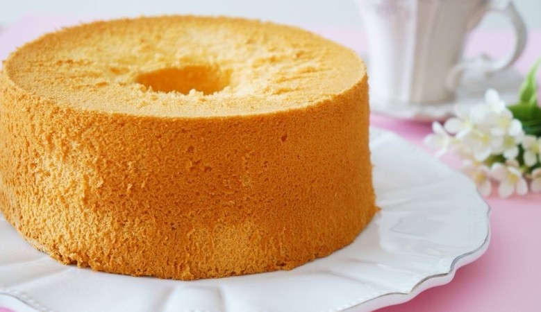 Baking Wonders: Five Easy Cake Recipes for Every Occasion